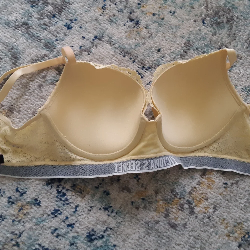 Victoria's Secret Perfect Shape Push Up 34C - Picture 3 of 5